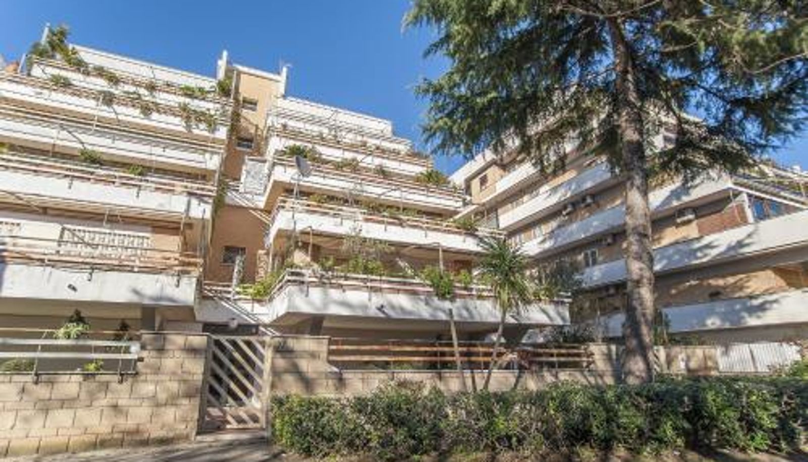 Apartment - EUR Luminous and Large Family Terrace Apartment