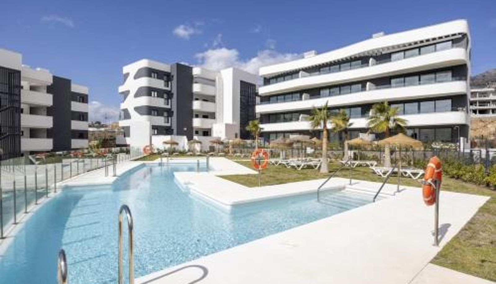 Apartment - Stylish Luxury Suite with Terrace in Higueron