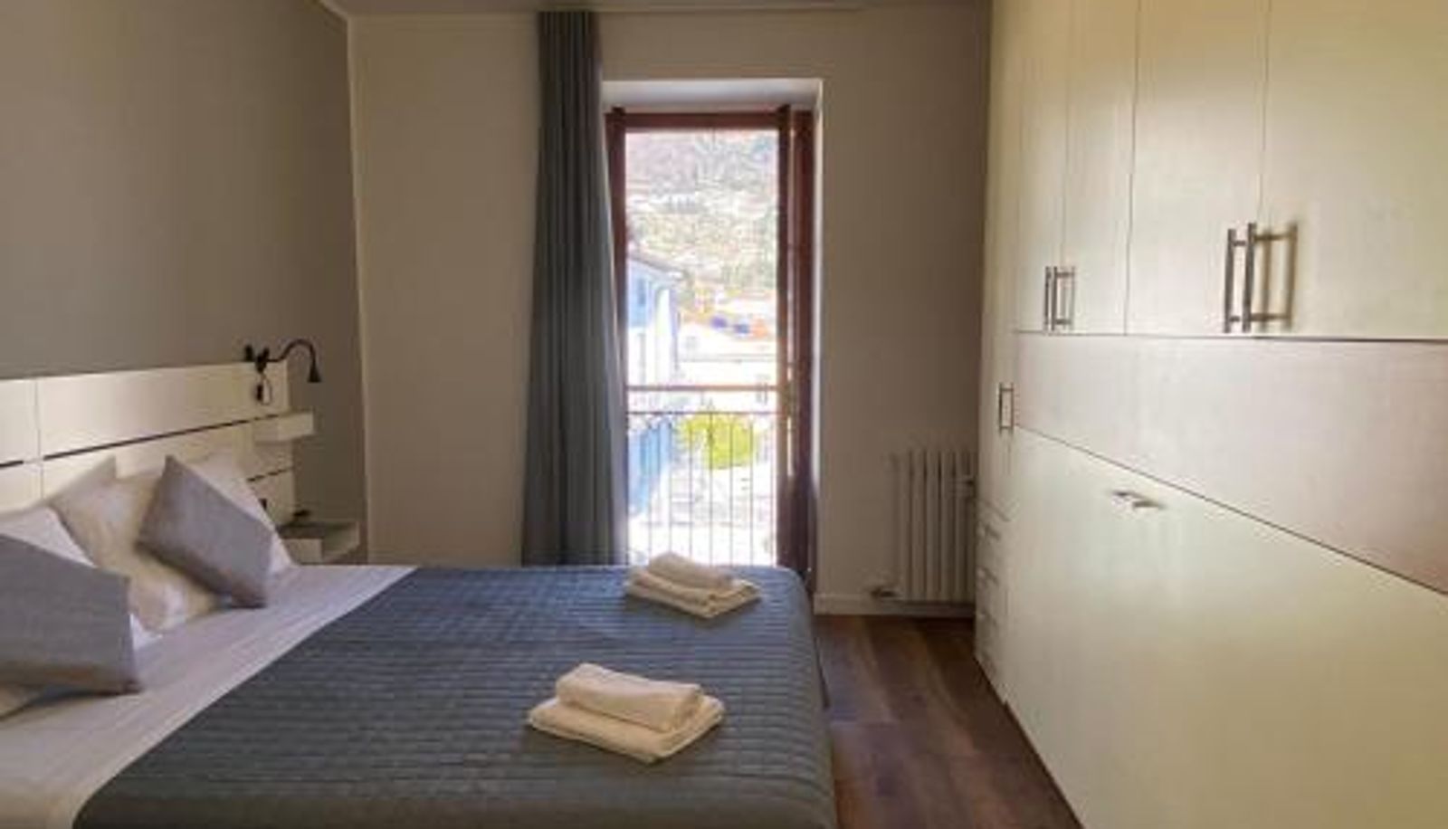 Apartament - Lakeside Apartment