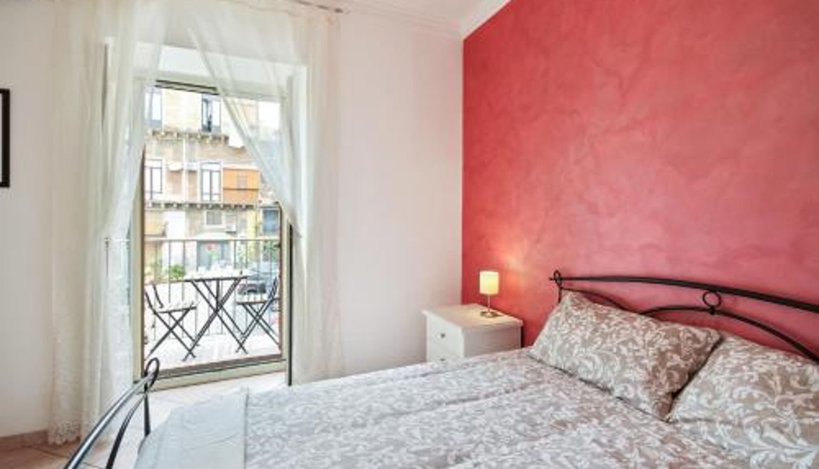Appartement - GuestHost - Central Flat with Balconies and Bicycle!