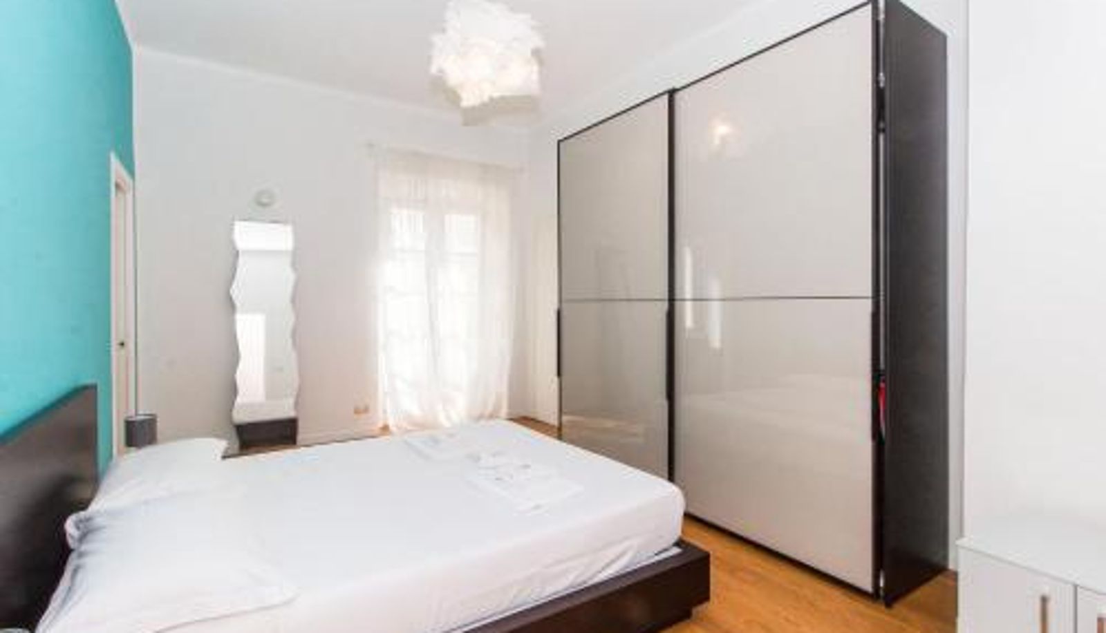 Apartment - Porta Nuova & Parco del Valentino Roomy Flat
