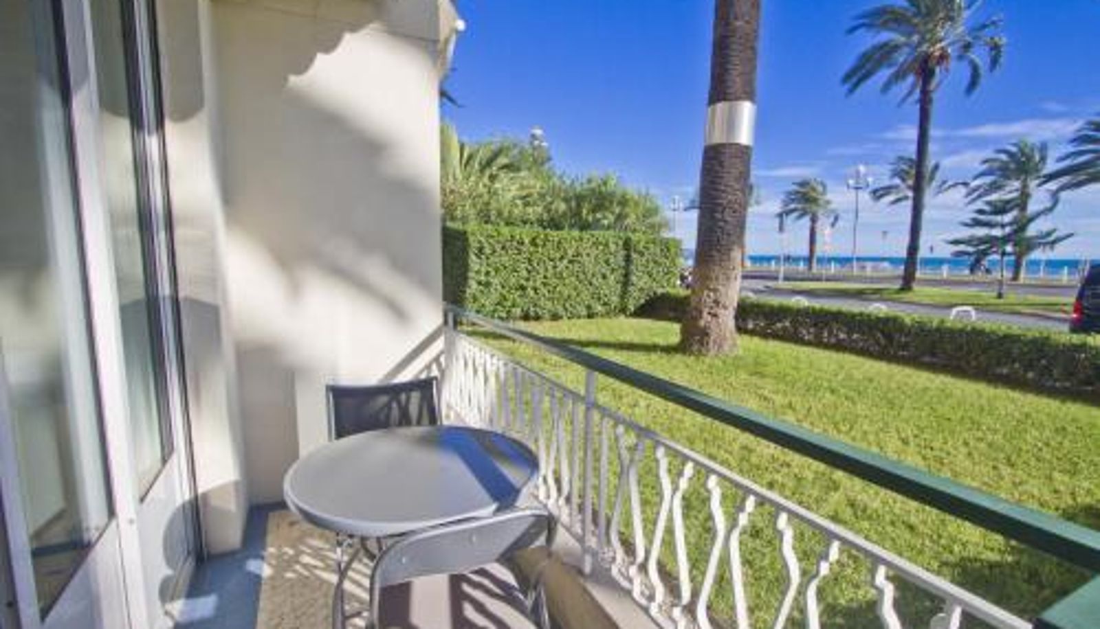 Terasse - Garden Floor Condo with Promenade Sea View