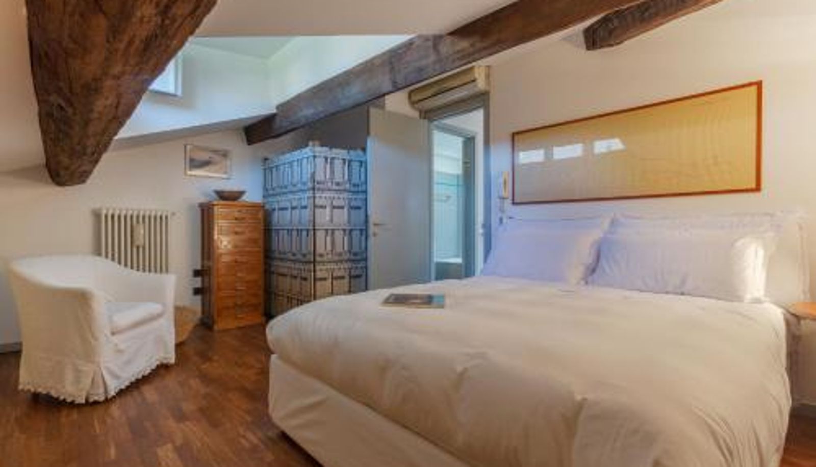 Apartment - GuestHost - 'La casa Gialla' central Apartment!