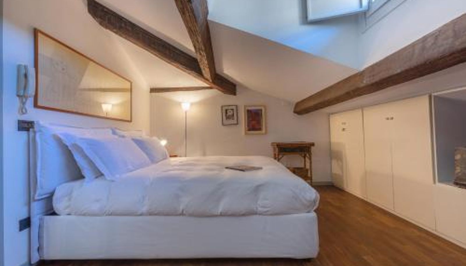 Room - GuestHost - 'La casa Gialla' central Apartment!