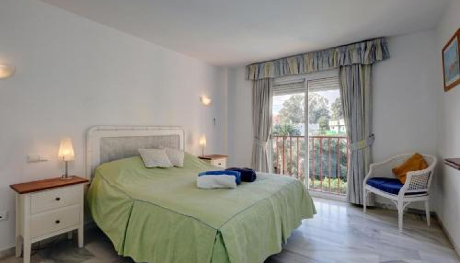Apartment - Luxury 2 Bed Apt Freeview Tv Wi
