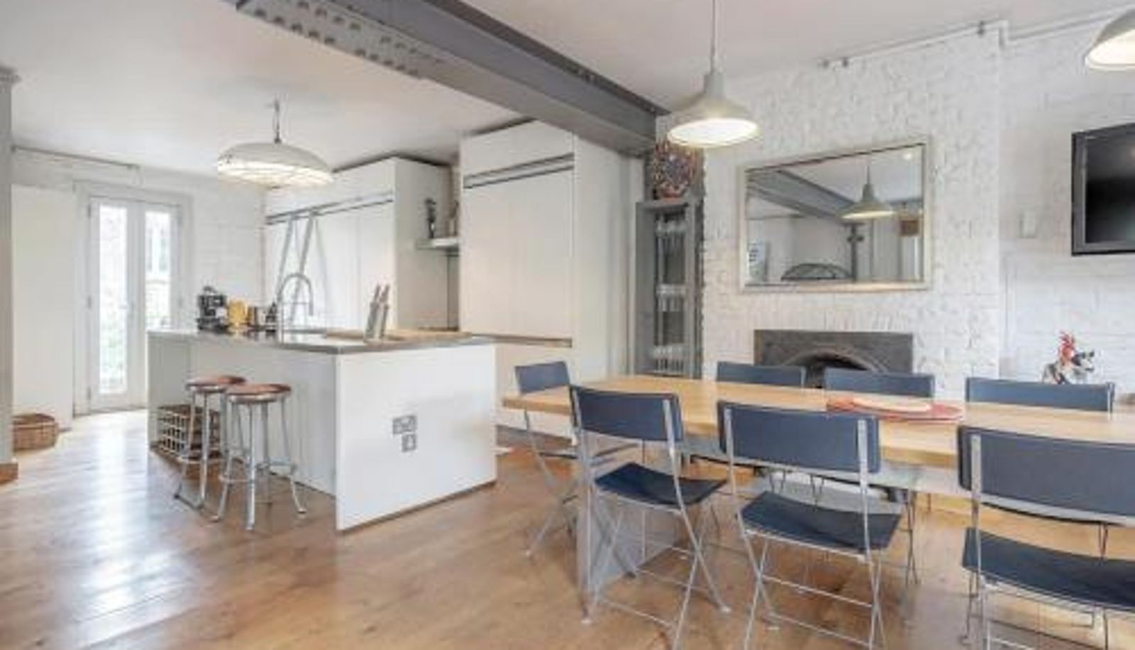 Standard room - Experience London in amazing reconverted Gin house