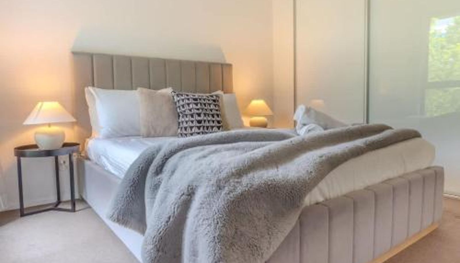 Info - 2BR Apt in Docklands WiFi City walk Water nearby