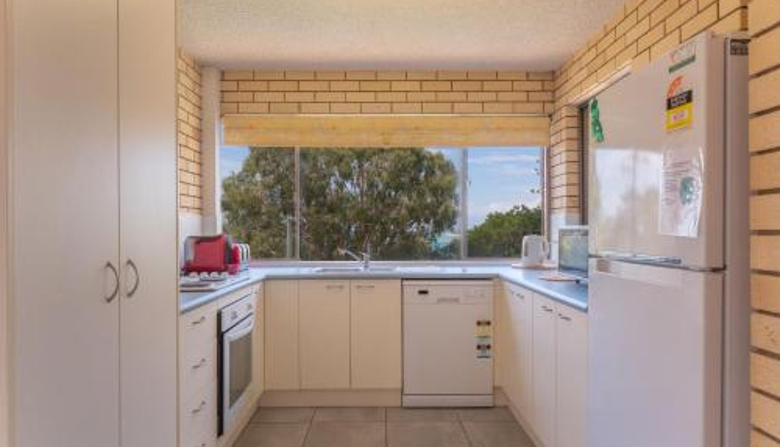 Cucina - Golden Shores U7 21 Landsborough Parade