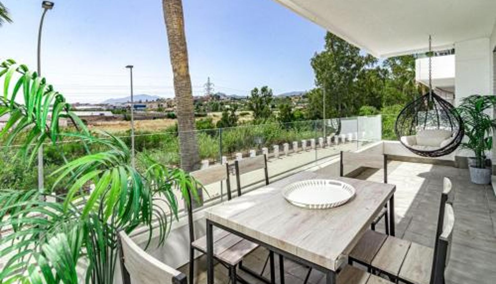 Info - JG5.1B - 3 bedroom flat with gym rooftop pool