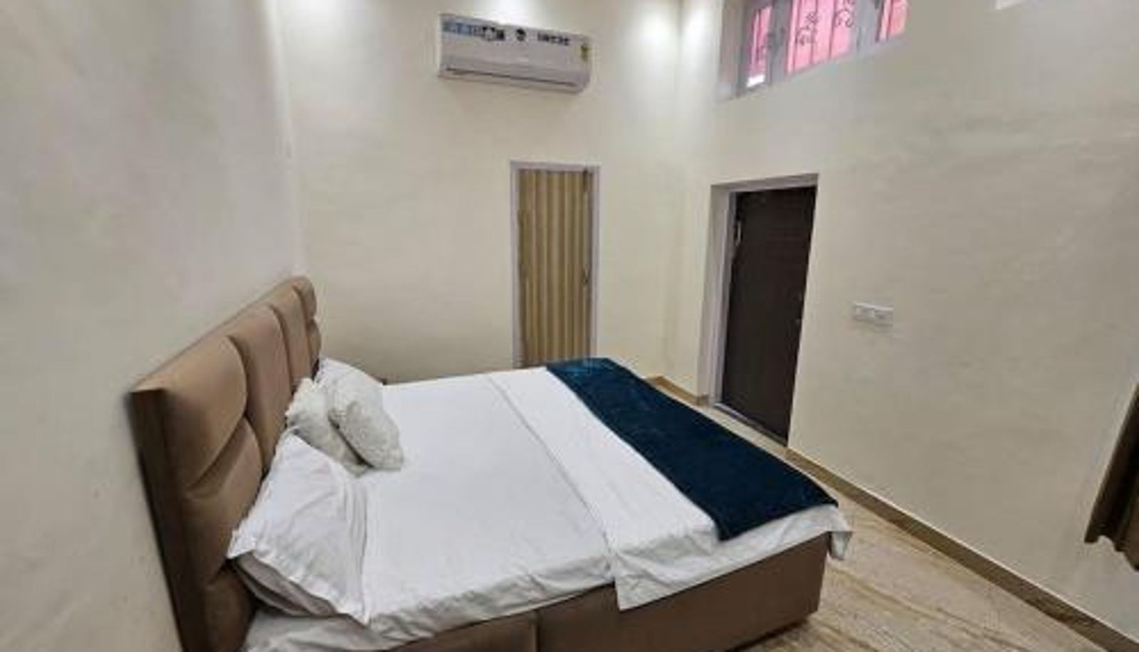 Standard room - Ankhi's Villa with Parking