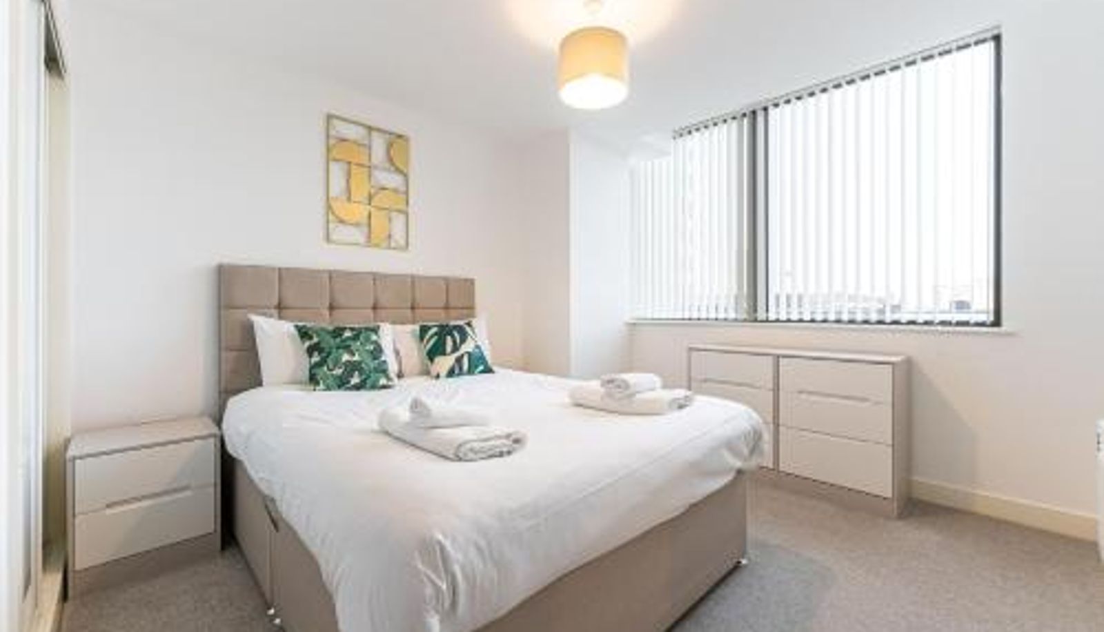 Chambre - Pet-friendly 1BR Apt sleeps 4 in BMH Centre with Parking
