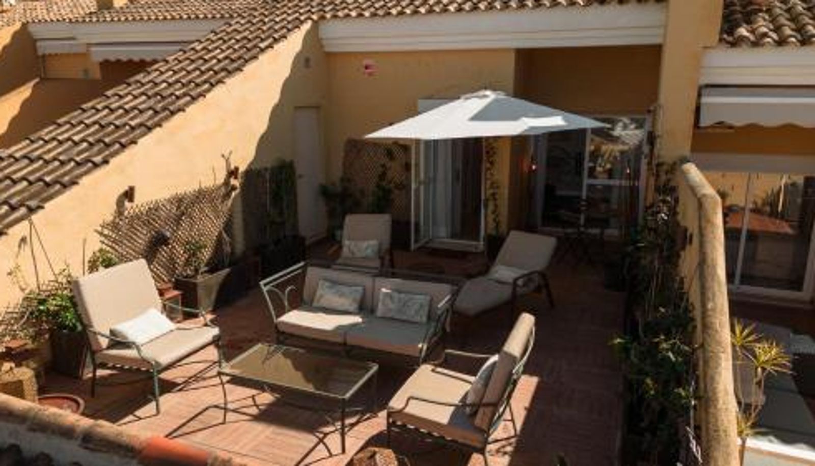 Apartment - Beautiful beachside duplex apartment with amazing sea views