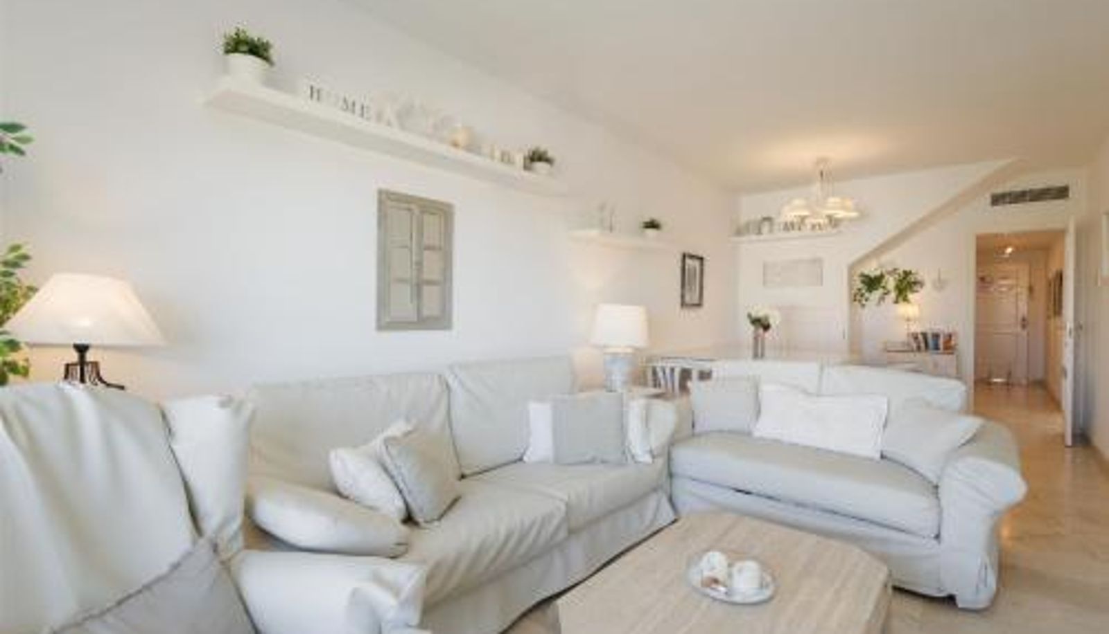 Apartment - Beautiful beachside duplex apartment with amazing sea views