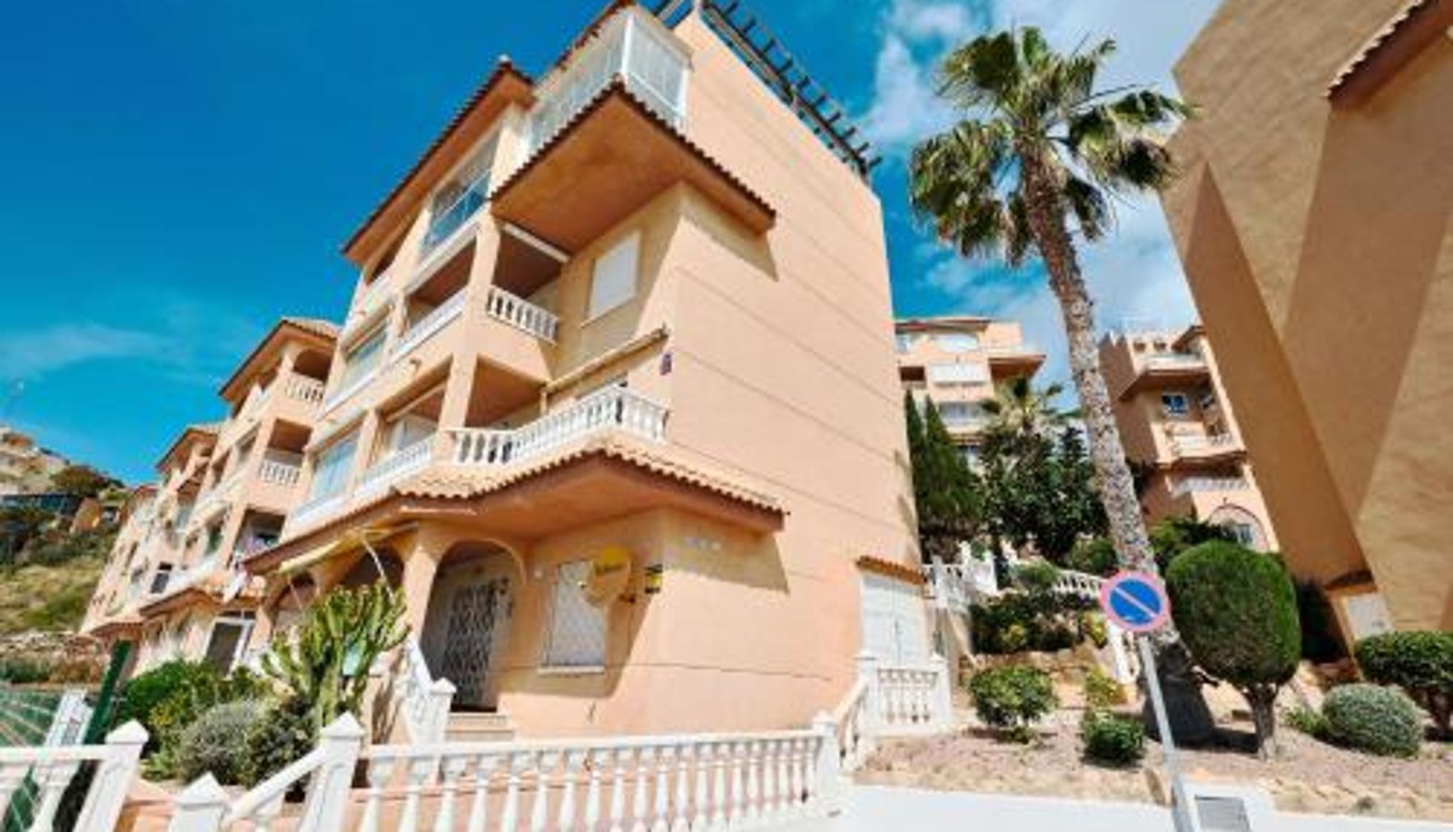 Camera standard - Espanhouse Martina First line sea view apartment with pool