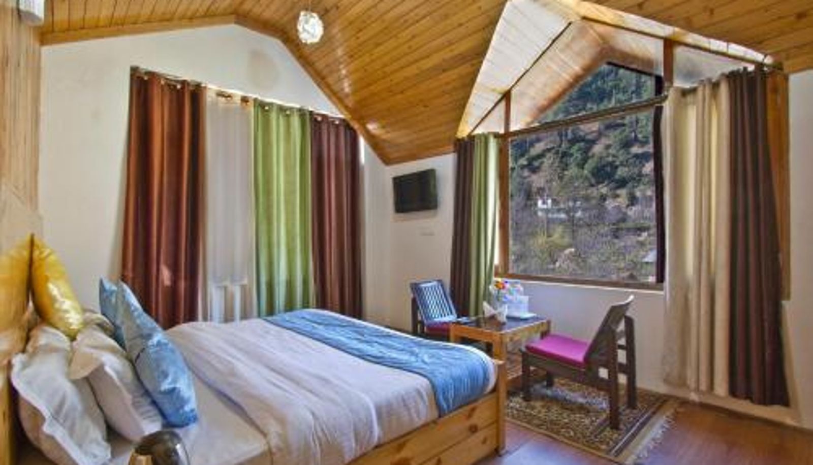 Room - The Cedar Cottages & Independent Villa & Kitchenette Fireplace Tandoor & BBQ