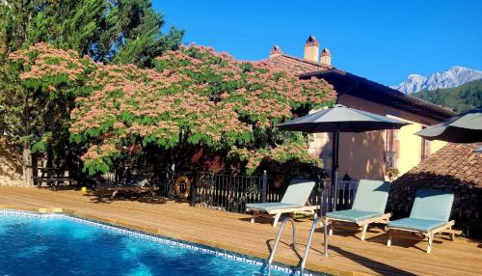 Basen - Apartamentos Villa de Potes