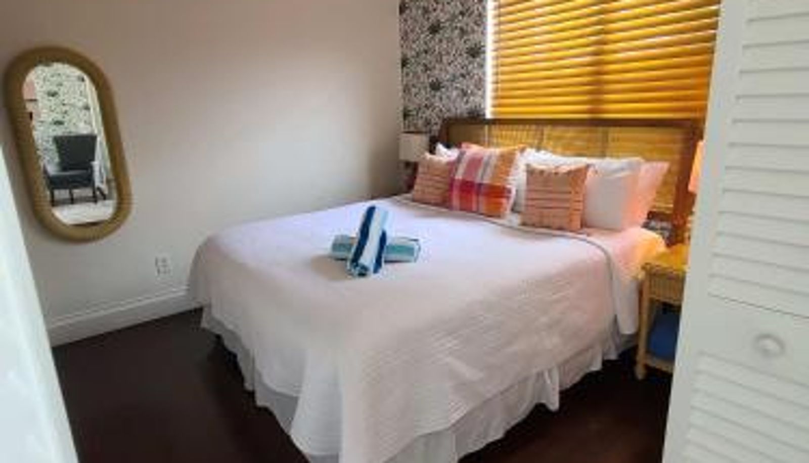 Standard room - Duval Street Suite w parking and heated pool