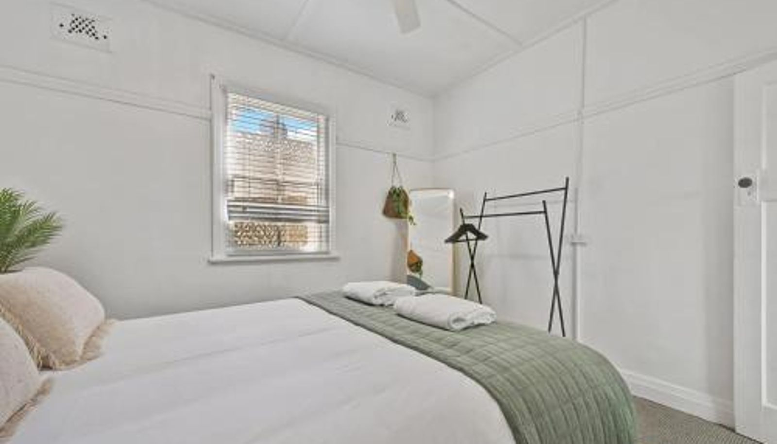 Apartment - Eclectic Retreat for 2 Dejorja Studio - CBD