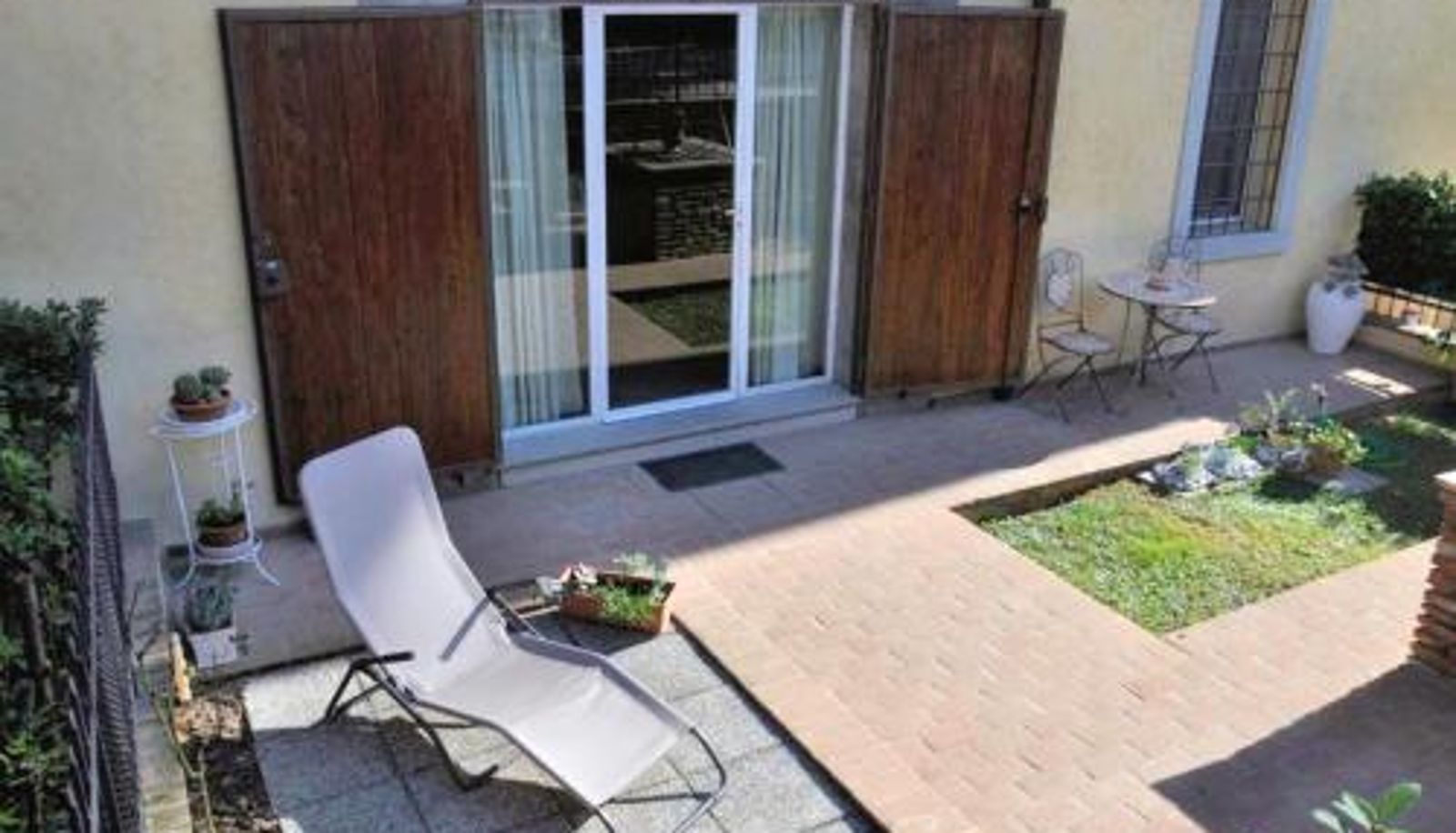 Info - Charming Apartment in Empoli with Private Garden