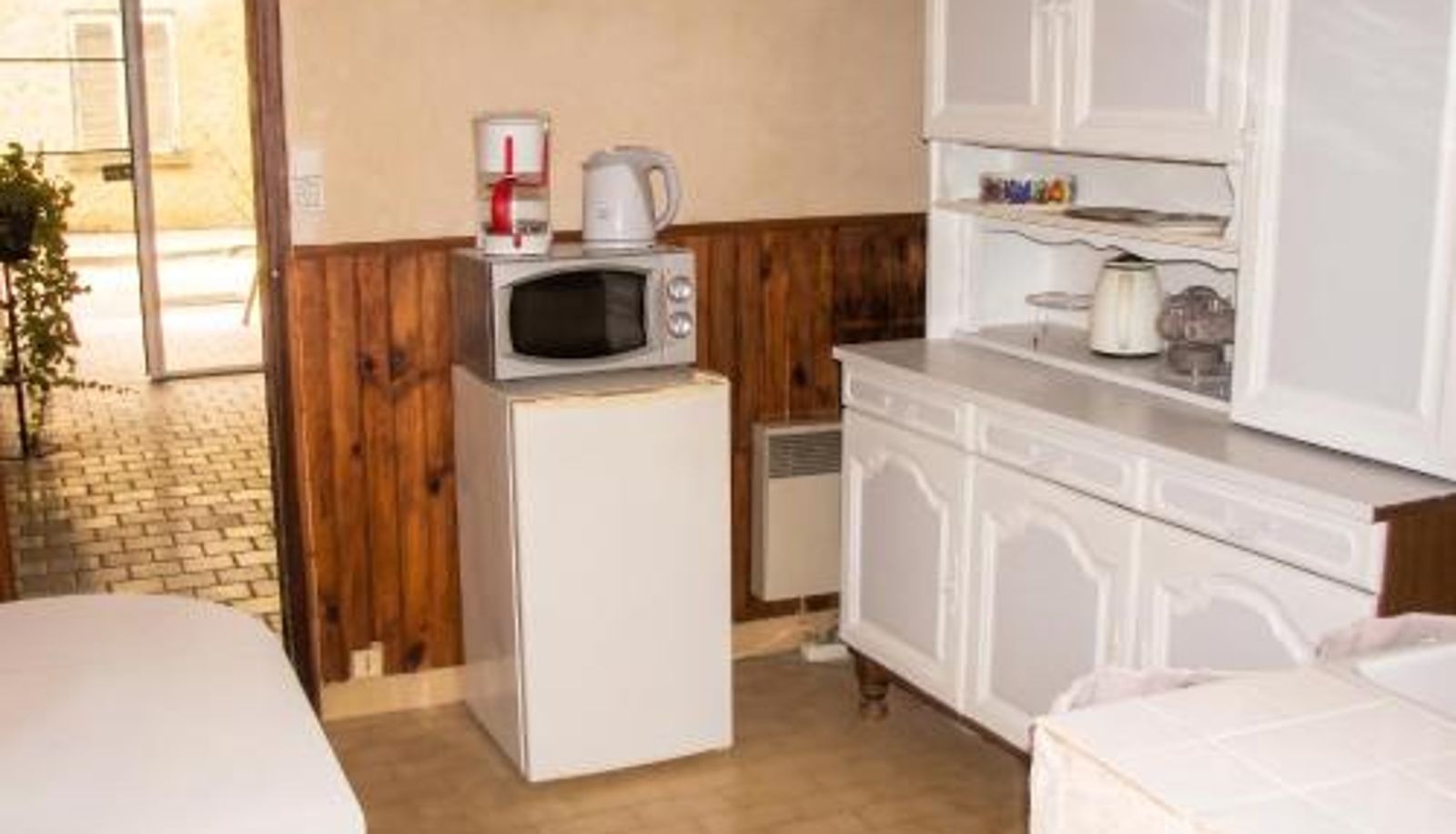 Kitchen - cheminée  60 m² Studio confortable près de Beaumont-du-Périgord