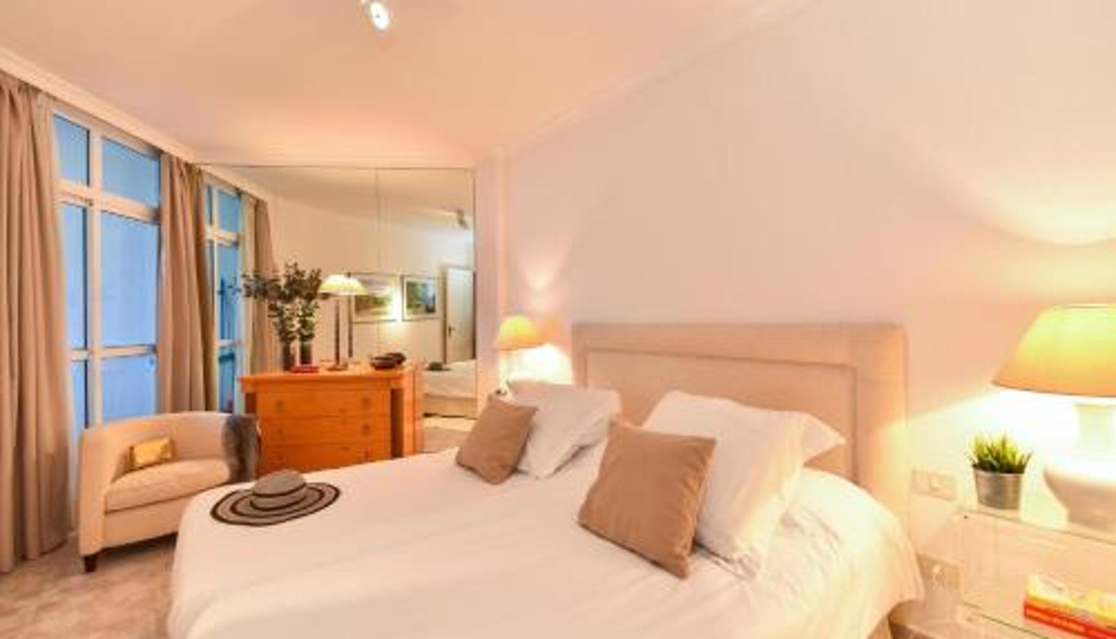 Apartamento - Las Canteras Seafront Apartment by VillaGranCanaria
