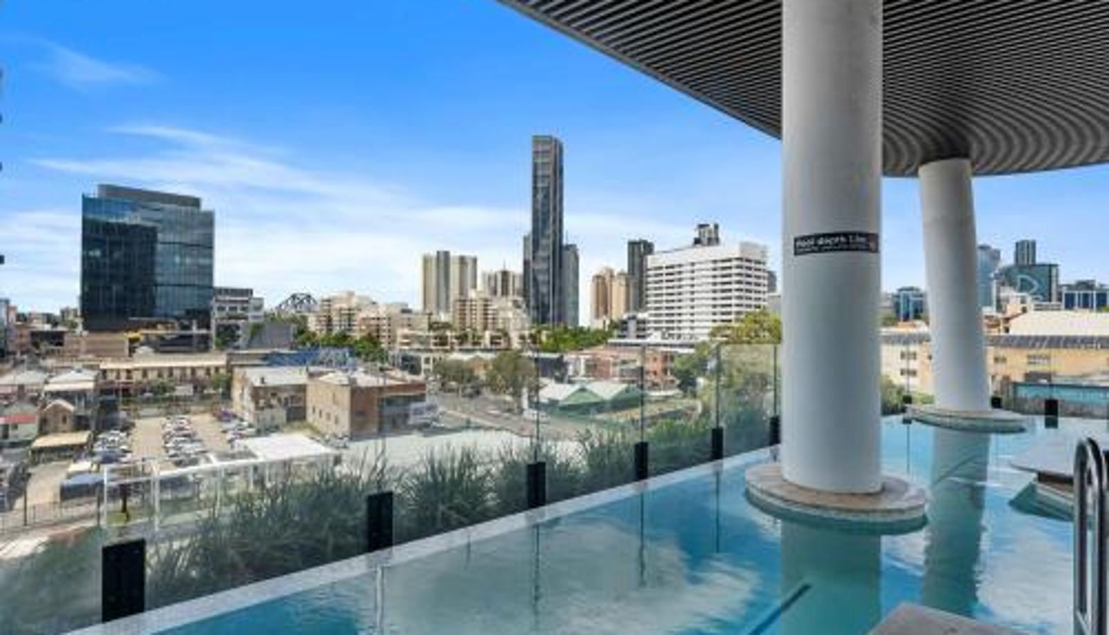 Standardzimmer - Modern 1BR Apt with Gym Pool & Wifi