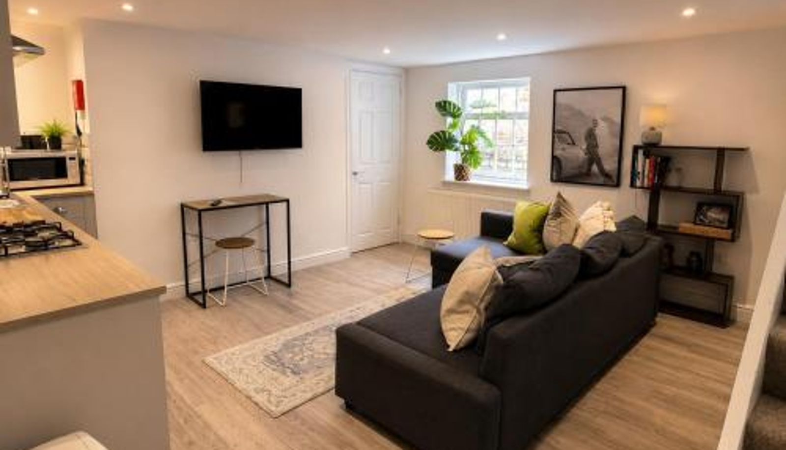 Info - Walk to Races! Sleeps 4 F1 Town Centre