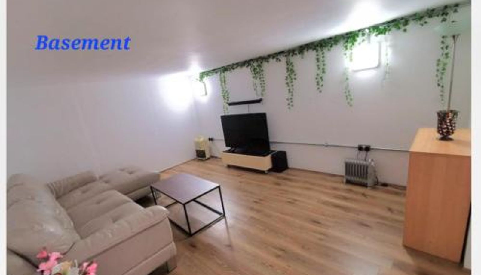 Apartment - 4 sleeps and travel cot- close to beach and restaurants