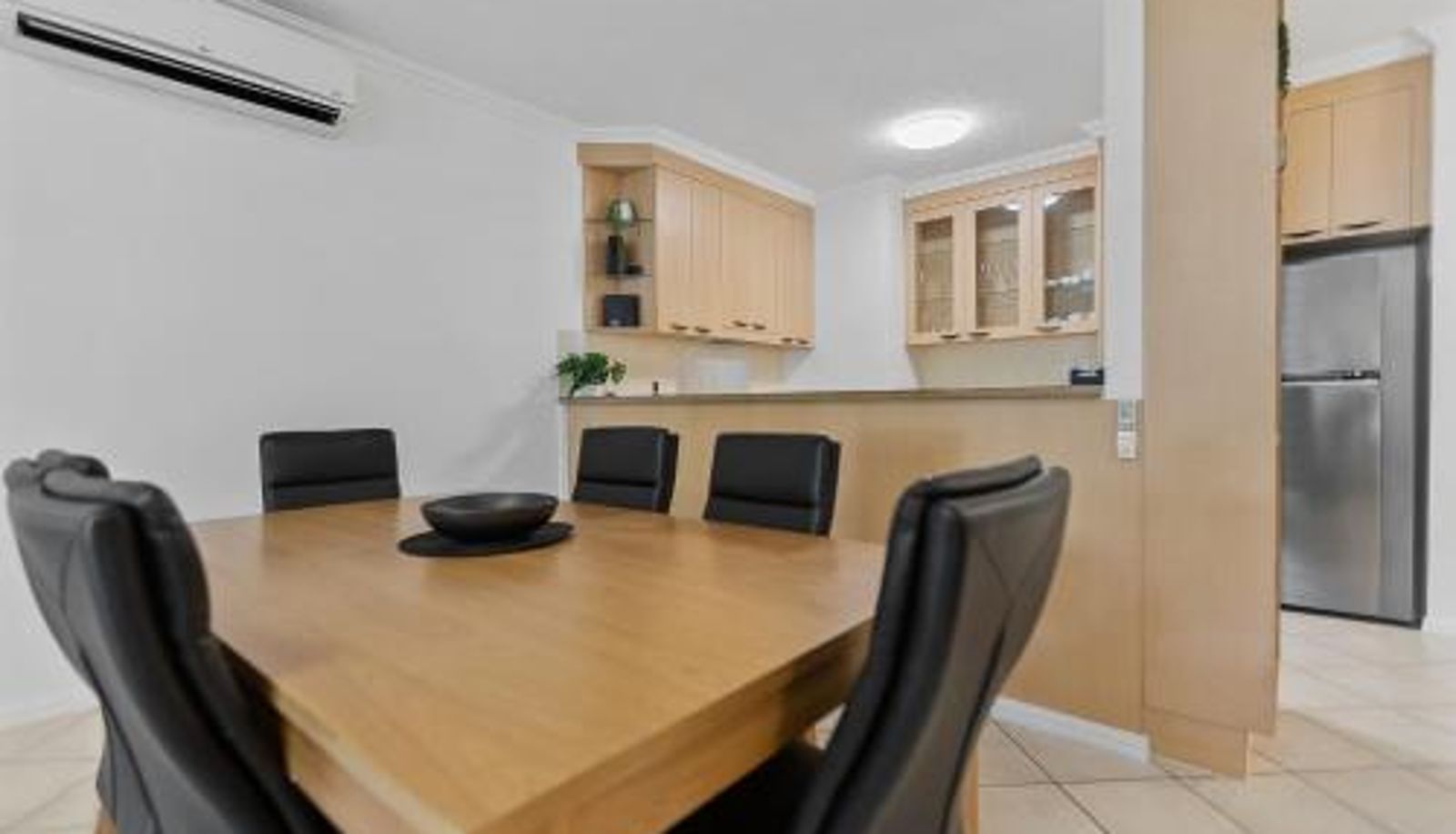 Apartment - Cozy 3-Bedroom Oasis with Pool Access in Cairns
