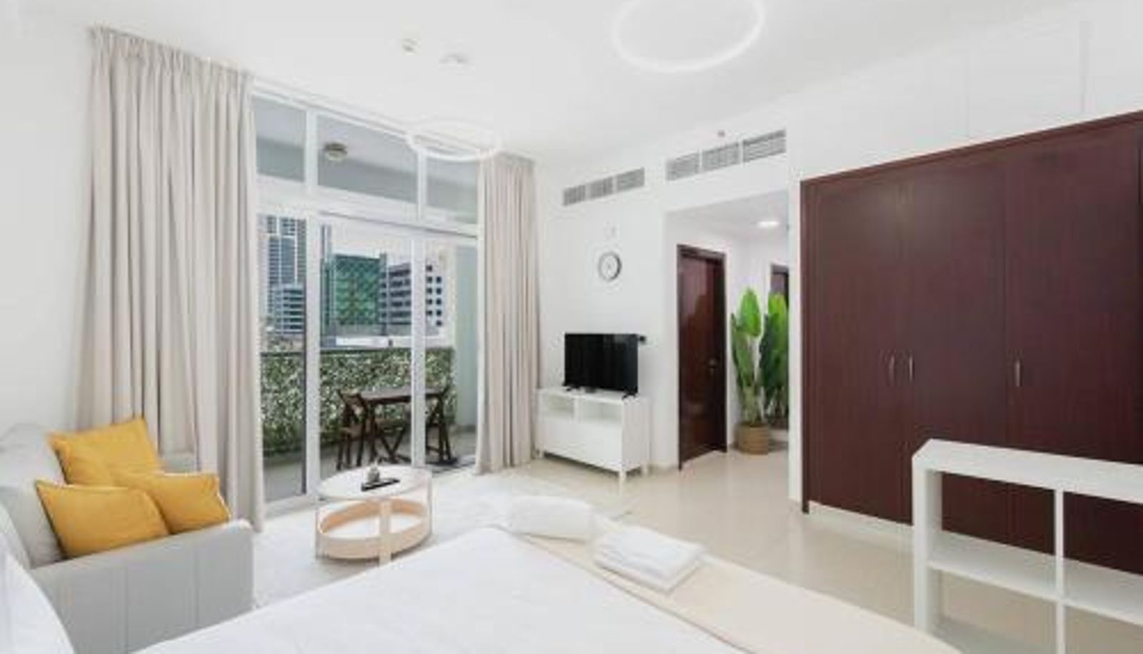 Apartament - walk to beach & Metro" "Astounding Marina studio