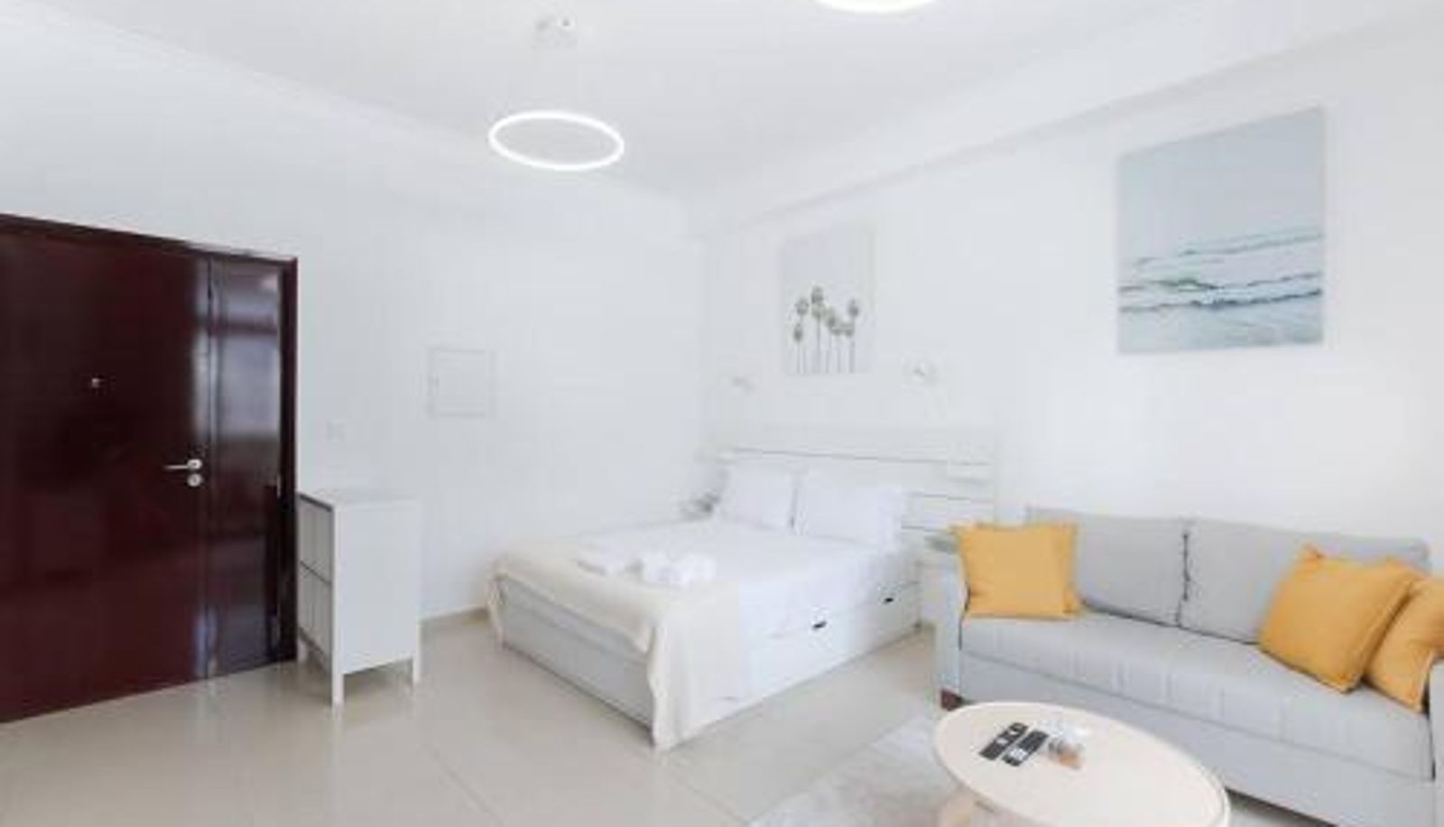 Apartment - walk to beach & Metro" "Astounding Marina studio