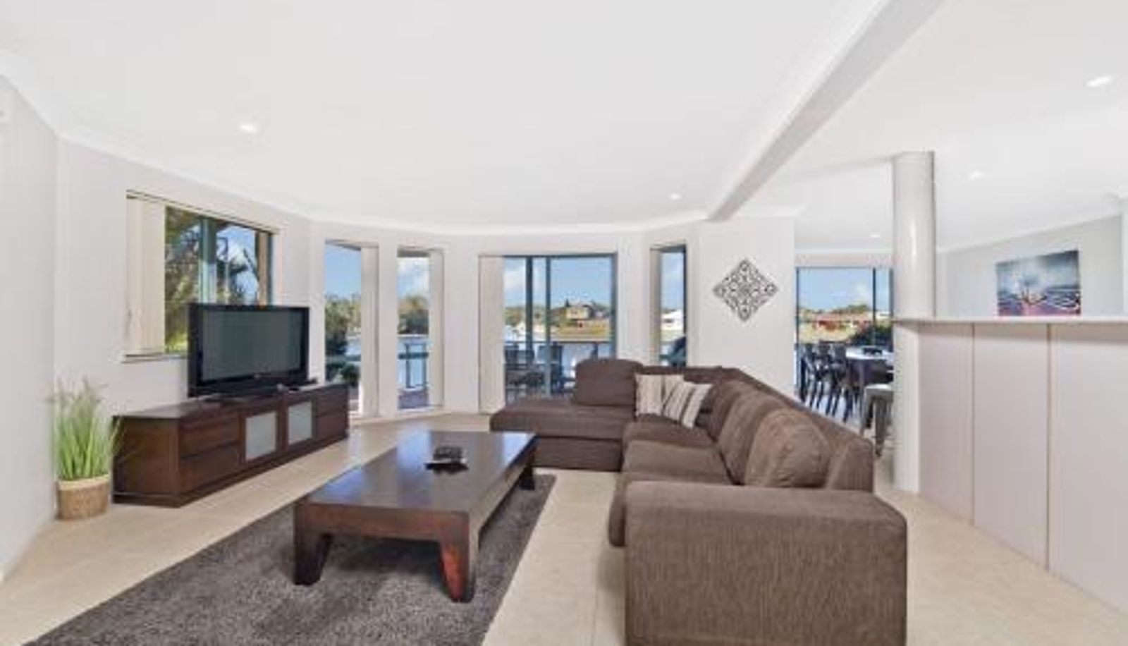 Info - 7 Commodore Crescent Dolphins 2