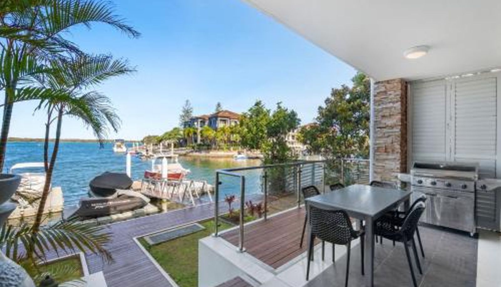 Standardzimmer - Waterfront Oasis in Runaway Bay - CoastHM