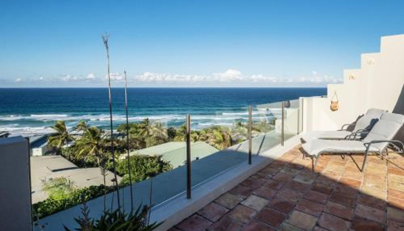 Info - Tuscan inspired townhouse minutes from the beach