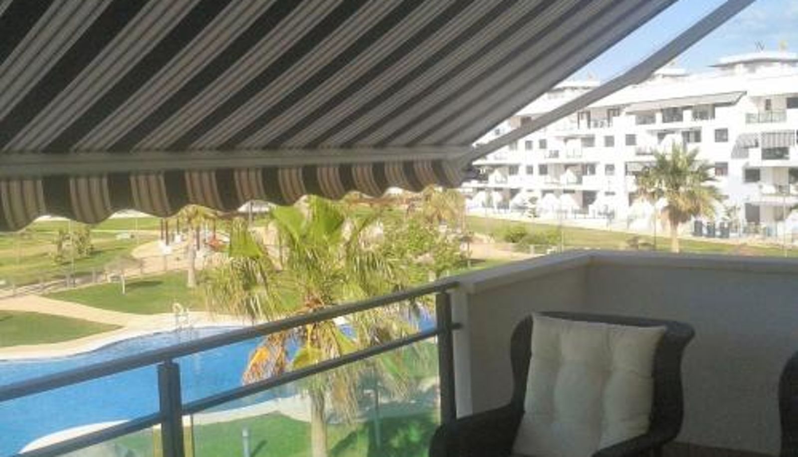 Terrace - Comfortable Apartment in Almería with Shared Pool - 72 m²