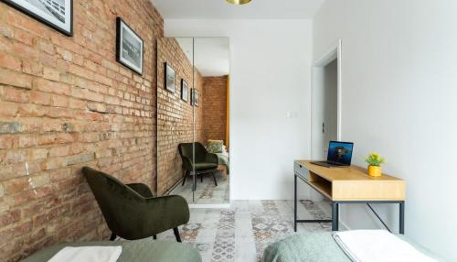 Appartement - Victus Unique Two-Bedroom Apartment with Remote Work by Noclegi Renters