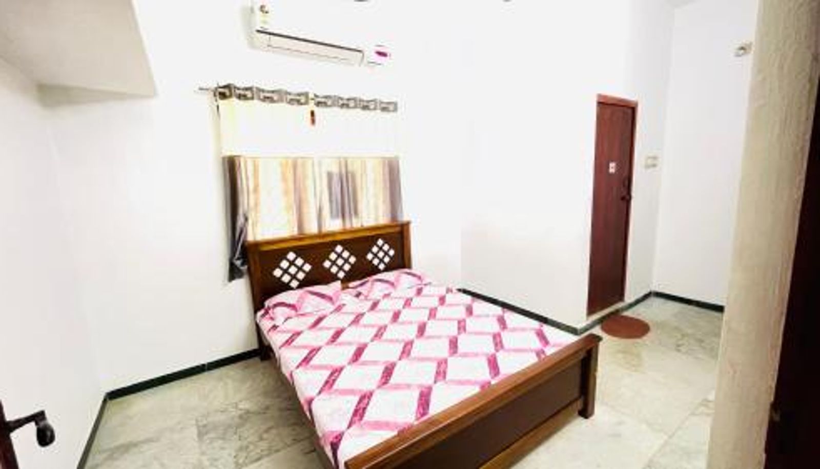Zimmer - White House - 2BHK - Esha Apartment