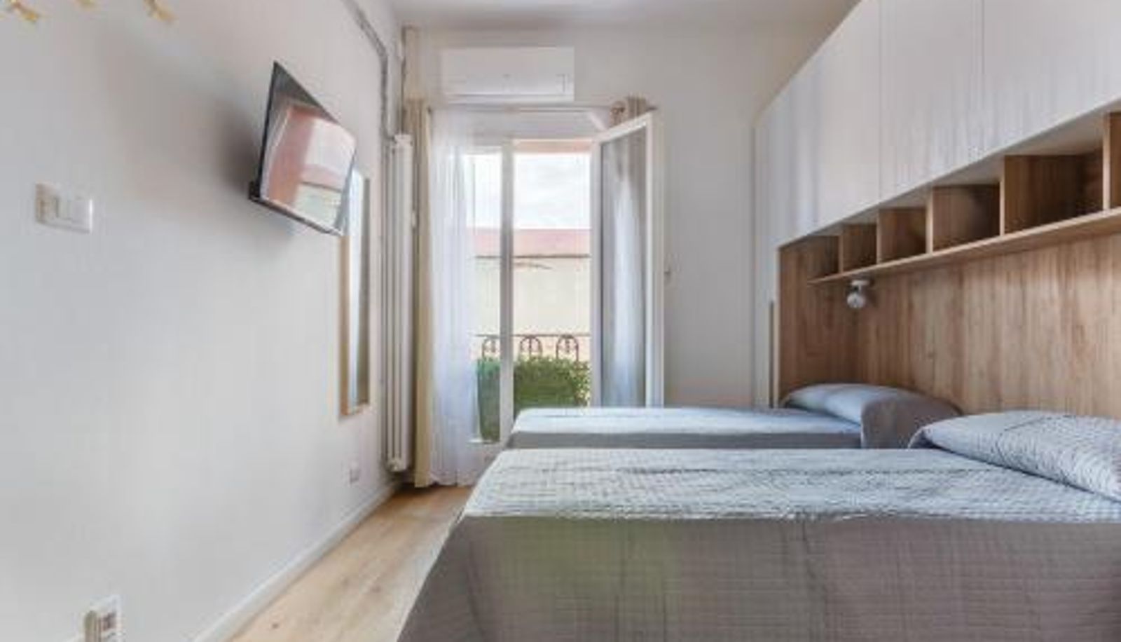 Zimmer - GuestHost - Studio BO16 2 min walk from Porta San Donato!