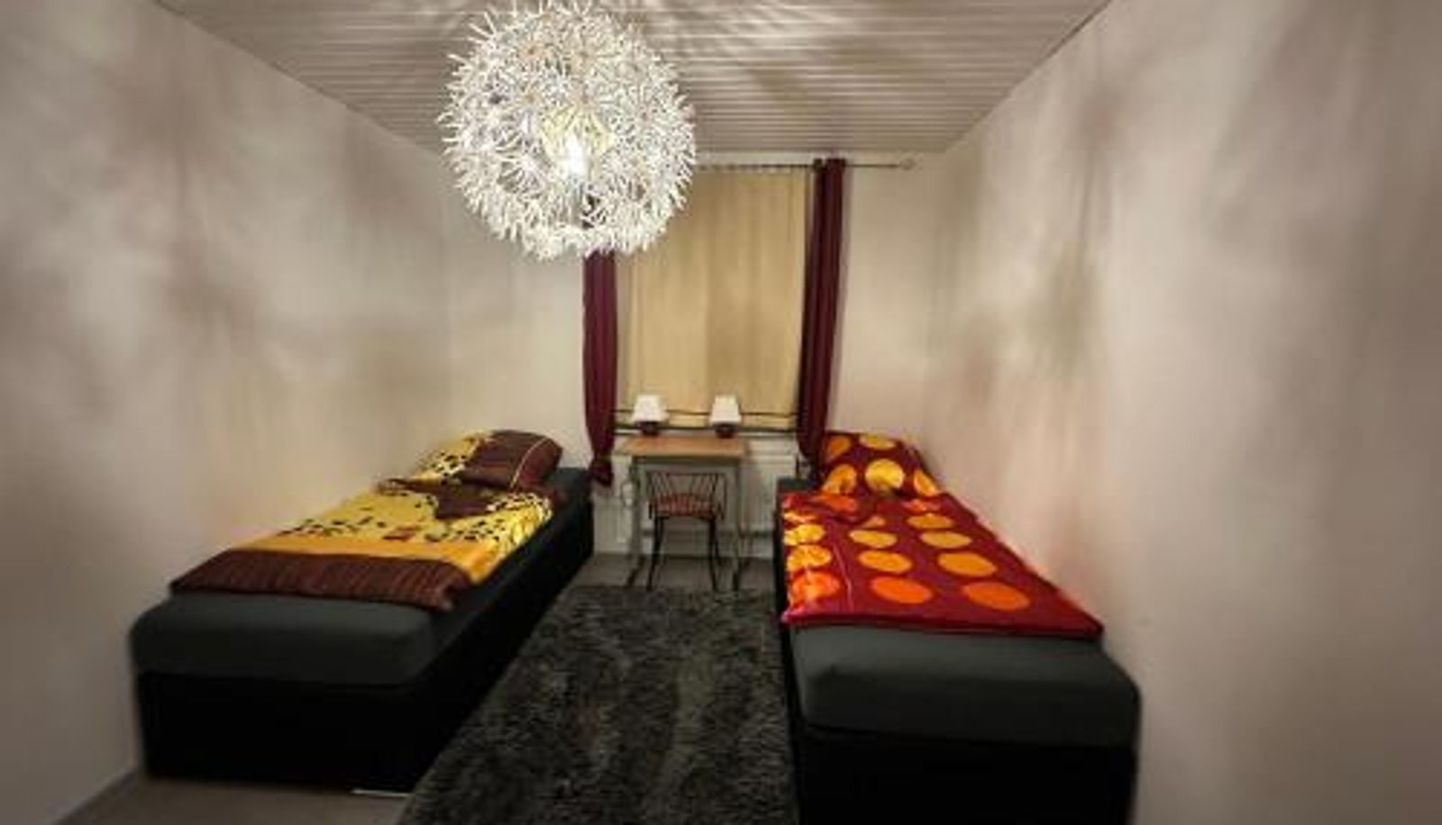 Chambre - Ferien & Monteur Wohnung 1 - Little Afrika Extensive 5 Zimmer Wohnung