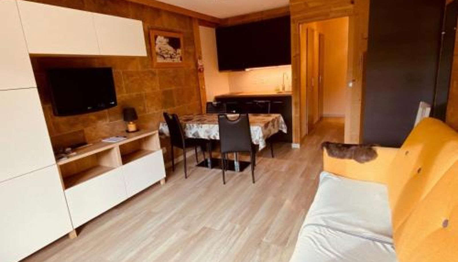 Standardzimmer - Appartement moderne centre village avec balcon et garage - FR-1-459-222