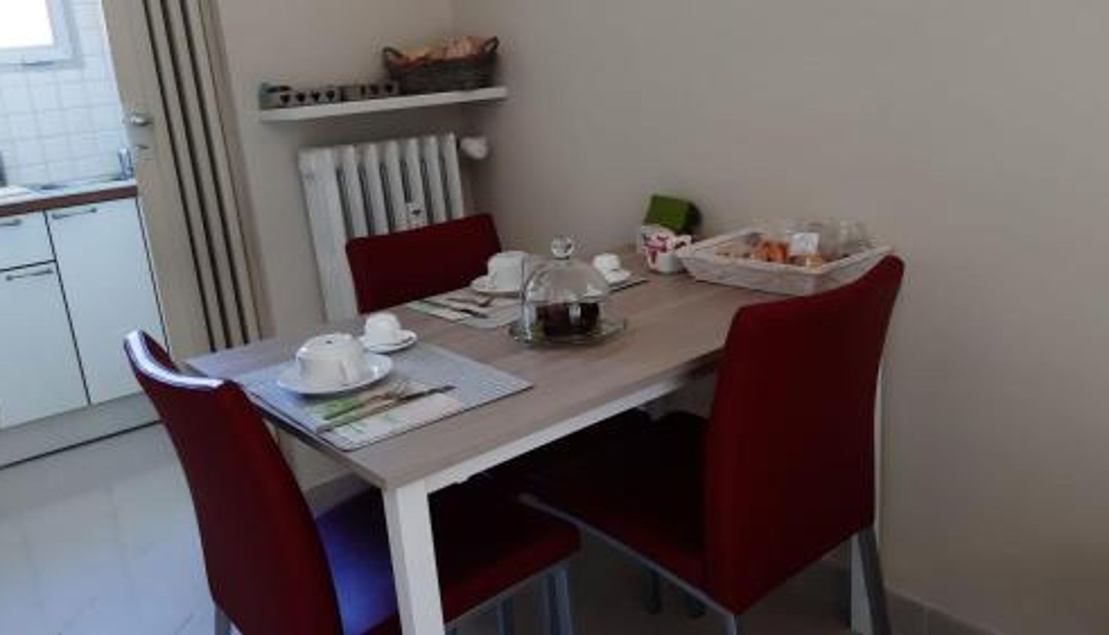 Salle de petit-déjeuner dans le restaurant - Apartment "Borgo Olivetti"