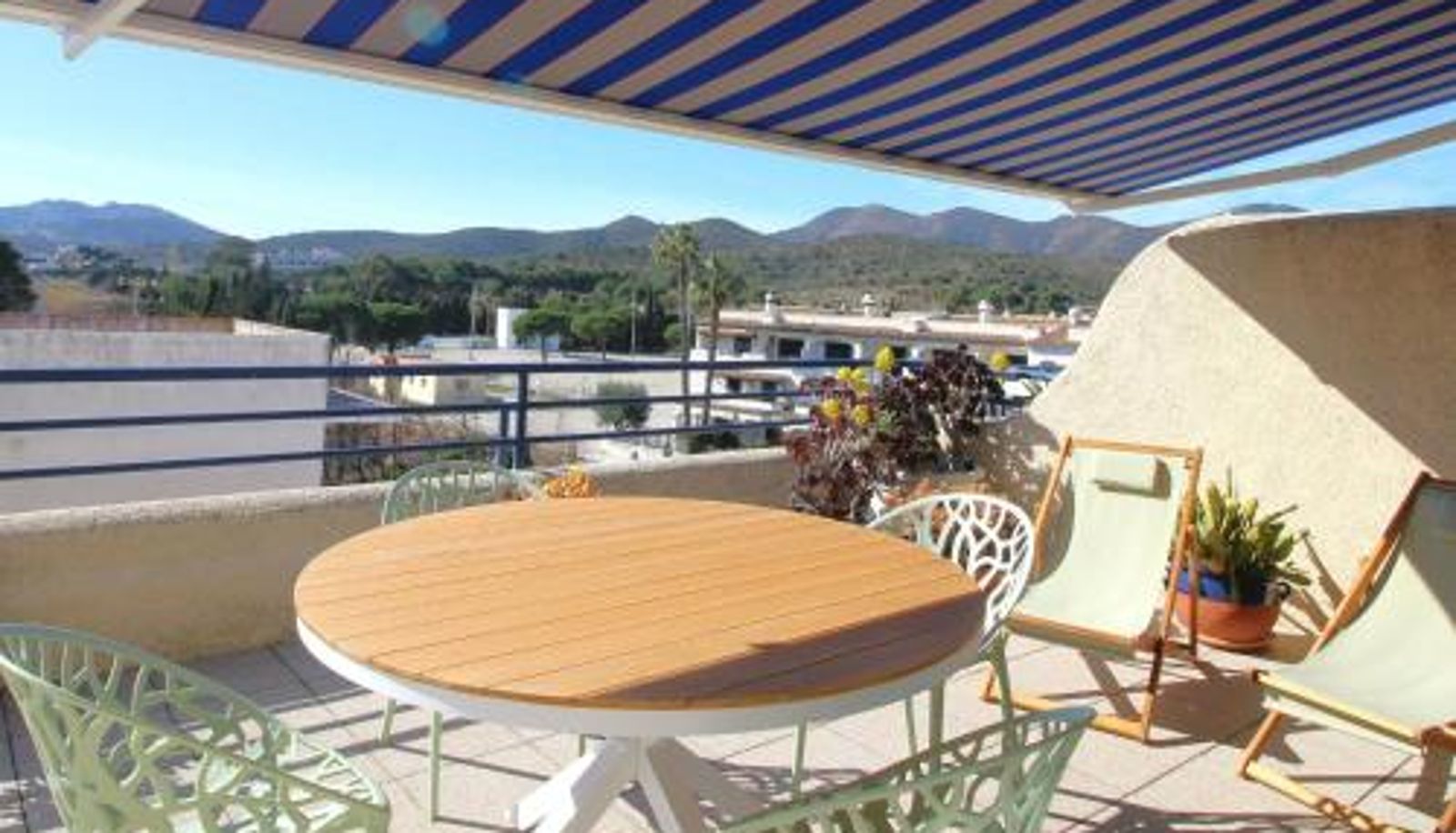 Info - Apartamento moderno frente al mar con aire acondicionado en Llançà - ES-228-82