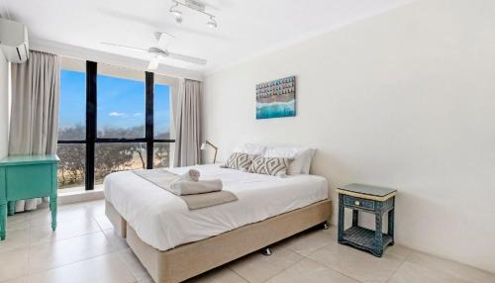 Apartment - Beachfront Escape in Surfers Paradise - CoastHM