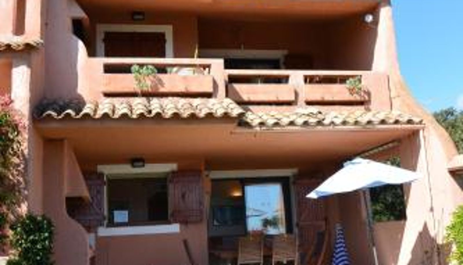 Zewnętrzna część hotelu - ORO 53