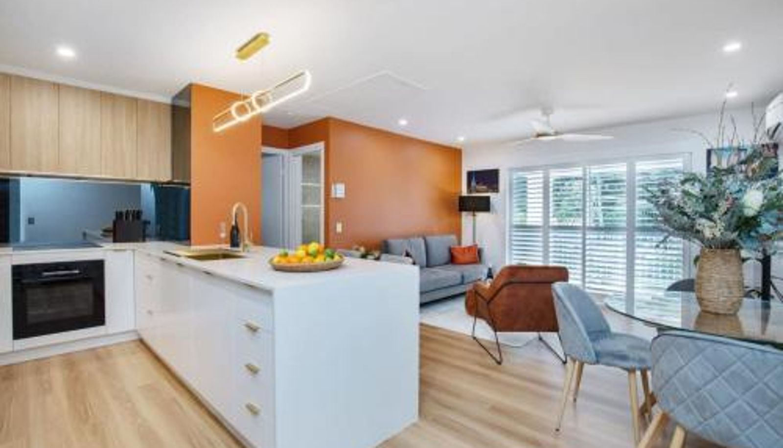 Cuisine - Top Floor in Burleigh Pool Parking Walk To Beach