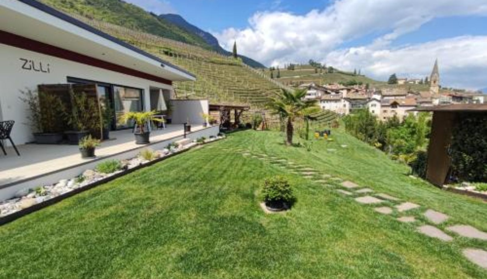 Info - Zilli Studio Apartments