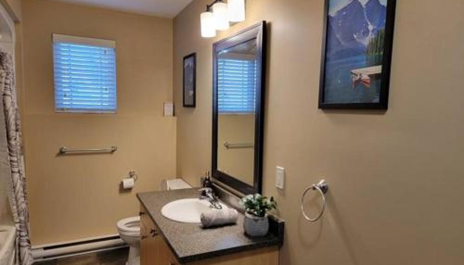 Standard room - Cozy basement in the city