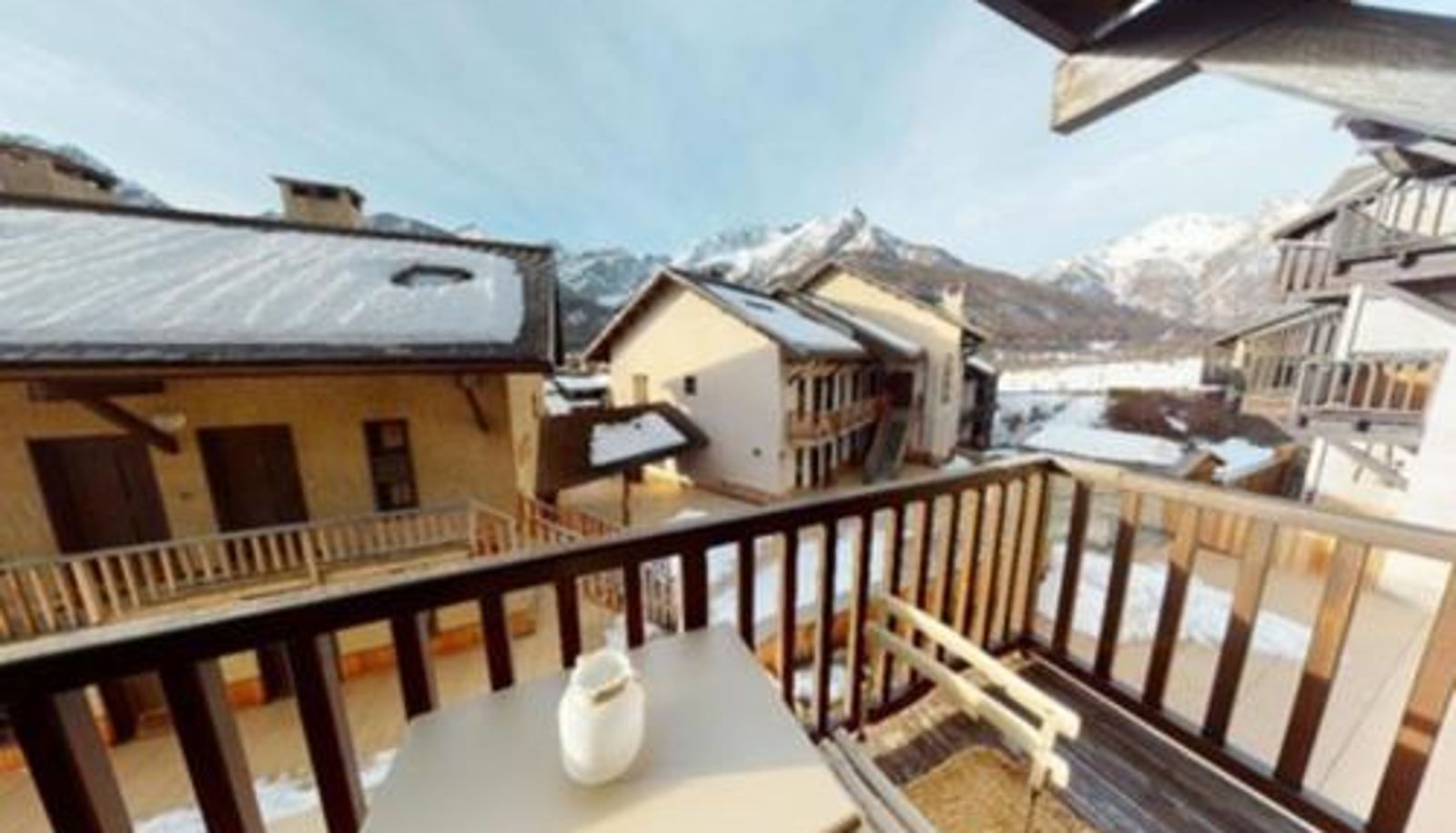 Info - Bright 30 M With Balcony Center Villa