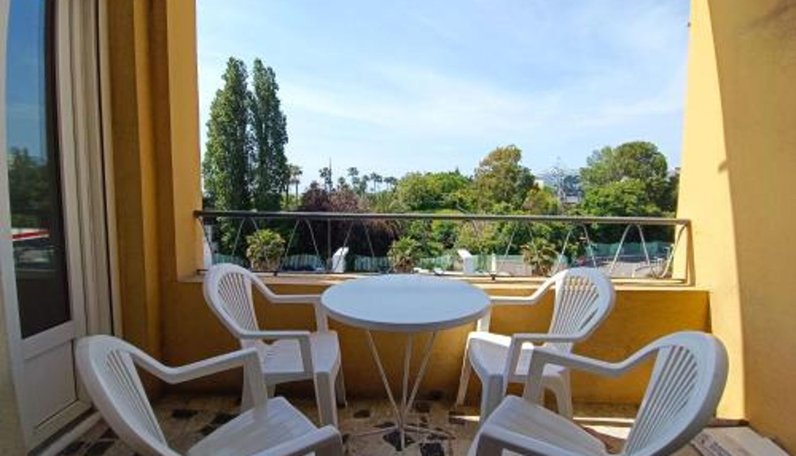 Standard room - Apartment with terrace near the sea