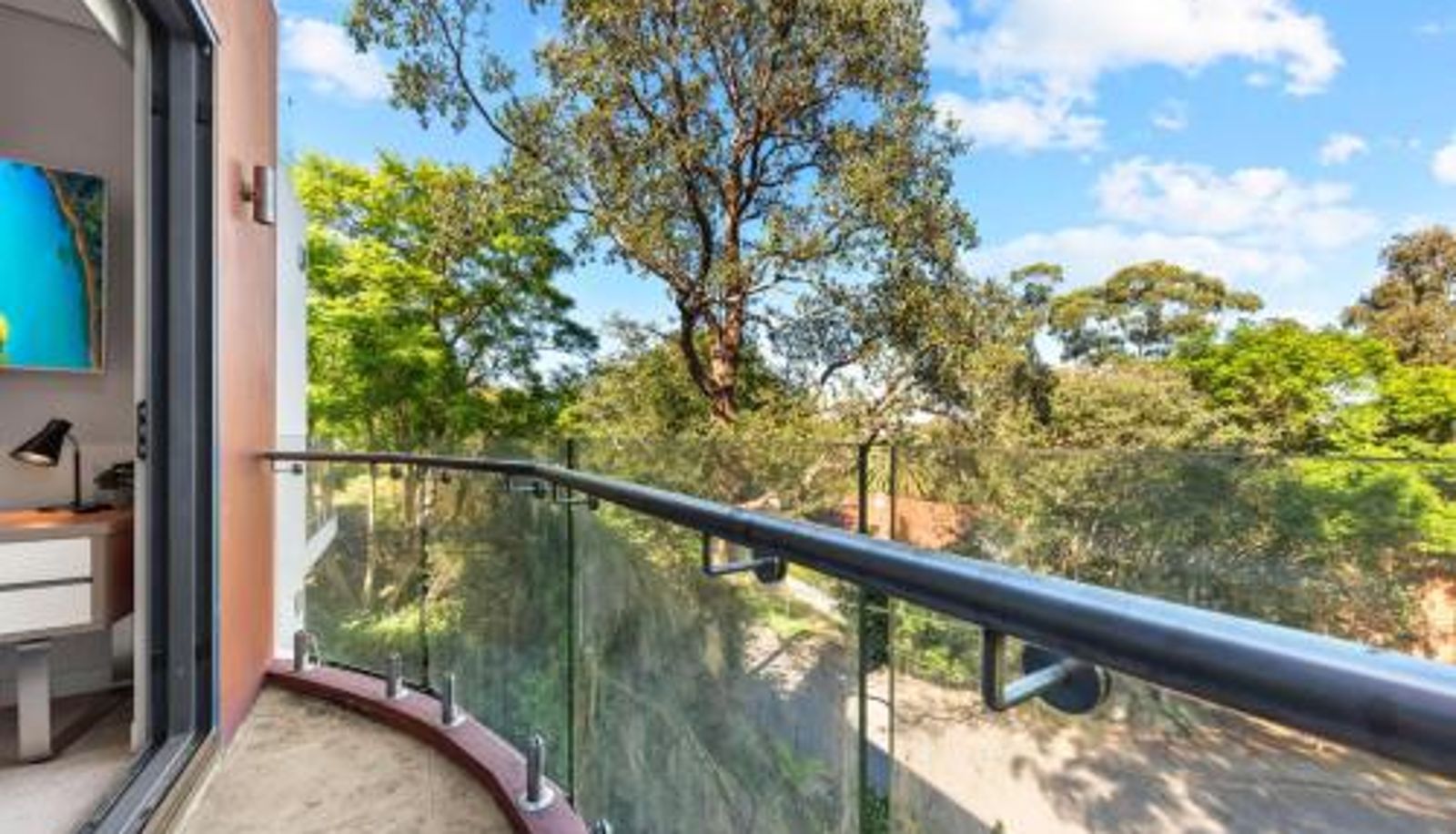 Info - Studio in heart of Roseville